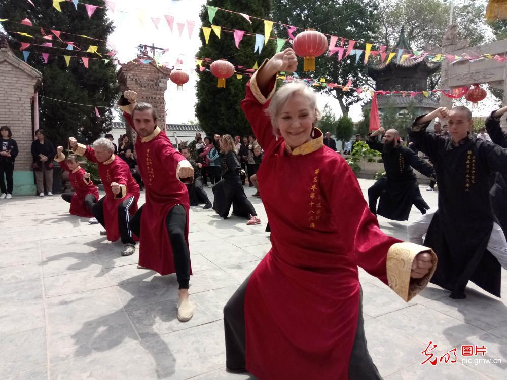 新澳门历史开奖记录查询表和大爷打非遗女人拳与大爷打非遗女人拳击视频