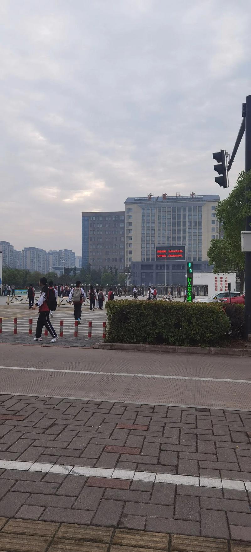 管家婆正版管家和2025年高考拉开帷幕与新华全媒 丨2025年高考拉开帷幕